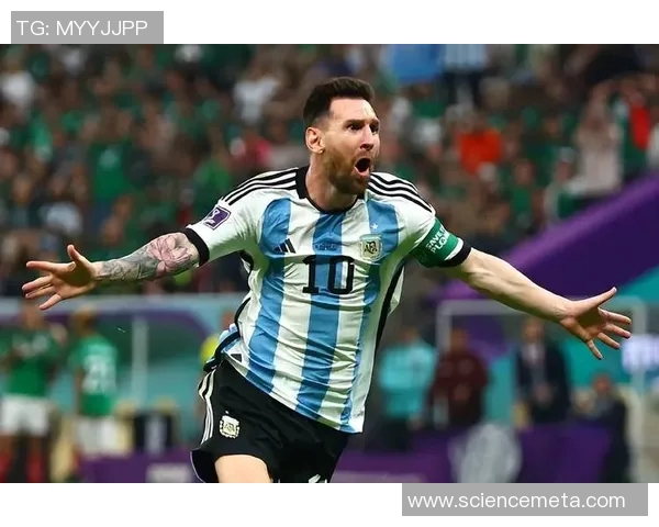 梅西独特足球技术解析：运球、视野与决策的完美结合